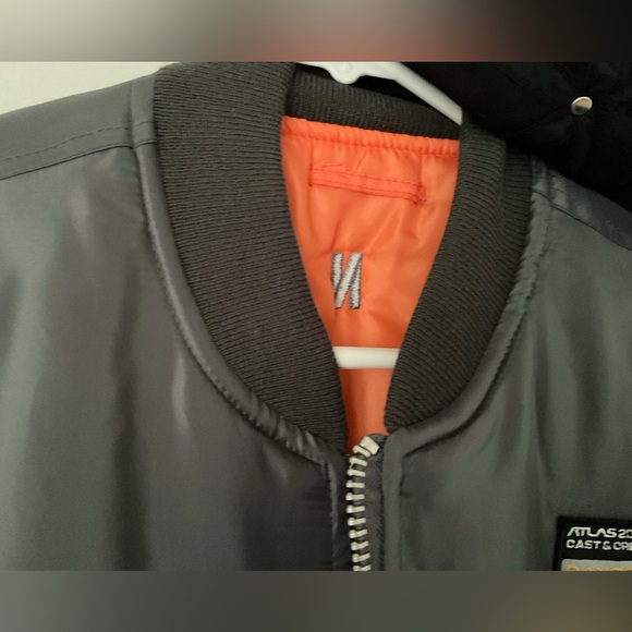 Atlas movie bomber jacket, men’s S. Hat included as a bonus. Tags attached. - Picture 4 of 6